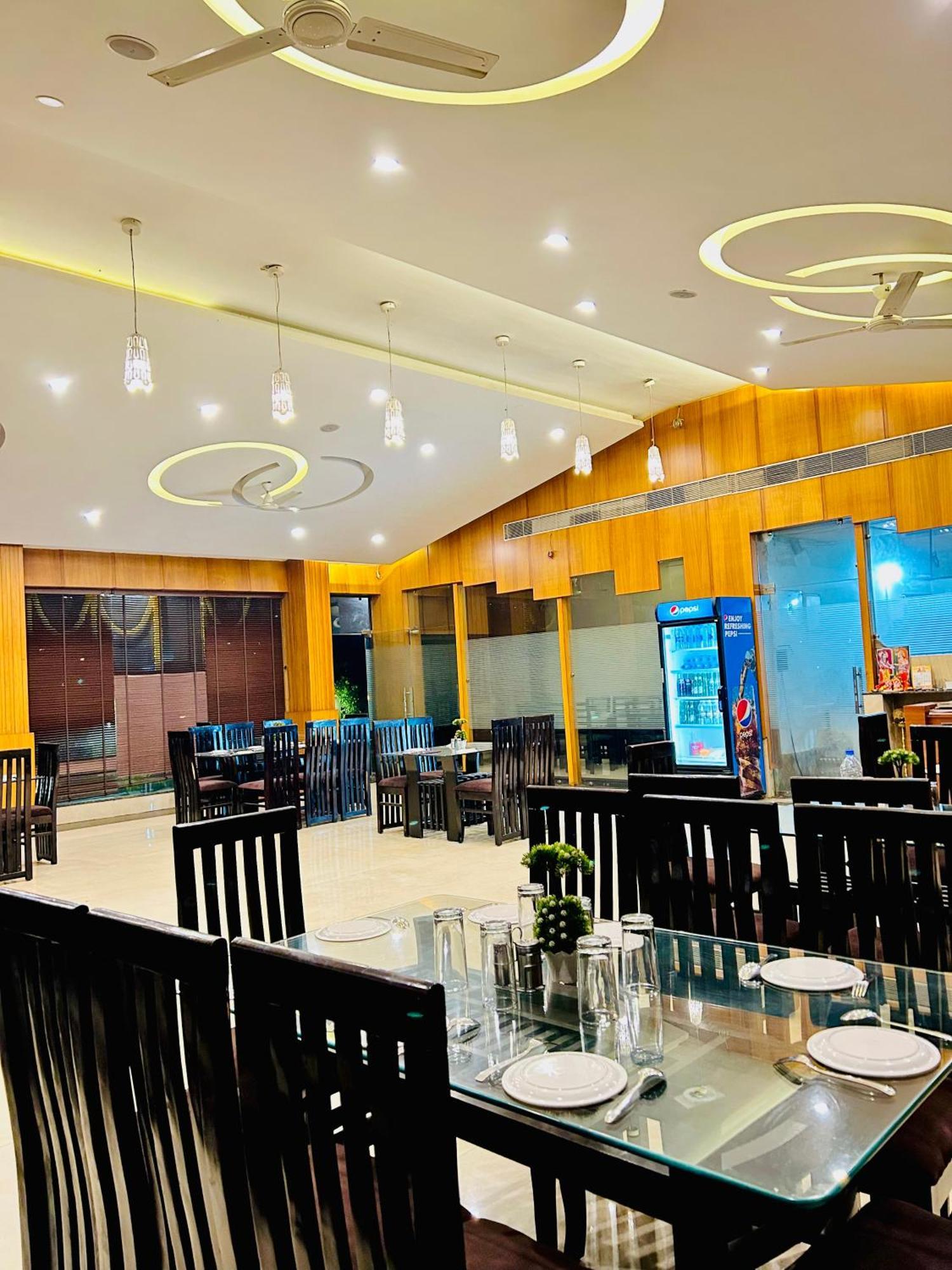 Krishnam Resort Jabalpur Zewnętrze zdjęcie